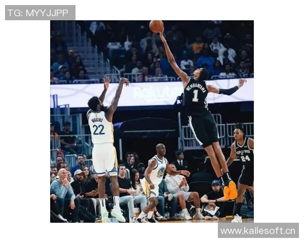 爱德华兹上半场表现亮眼15投6中三分球命中率不佳仍贡献17分1板2助