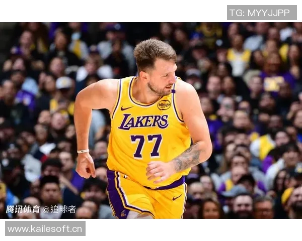 东契奇盛赞詹姆斯融入球队能力强调他多才多艺无人能挡 东契奇盛赞詹姆斯融入球队能力强调他多才多艺无人能挡