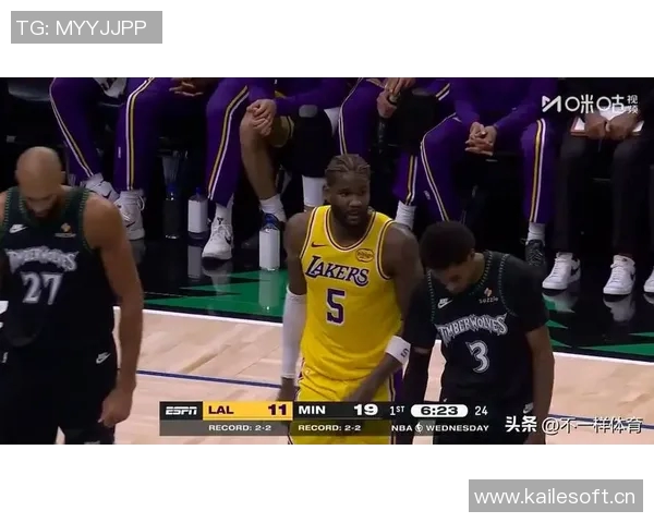 兰德尔全场最高得分22分表现出色16投7中并贡献27分8板7助3断