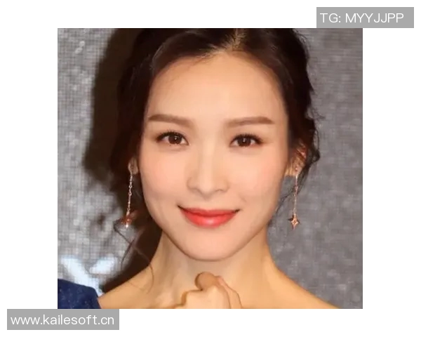 热巴羡慕阿贾现场观战前后反穿展示男友名字与号码的甜蜜瞬间