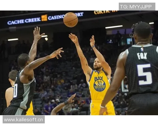 波杰姆在30分钟内多次砍下20分5篮板5助攻并命中5个三分追平库里勇士队史第二人