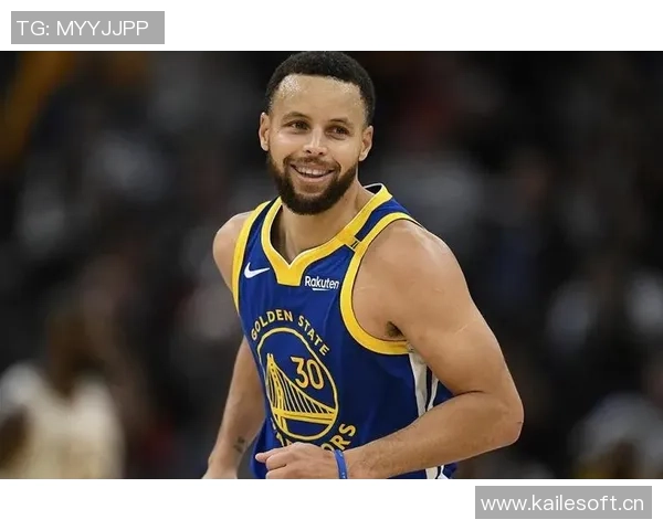 四年前的今天库里三分球超越雷阿伦成为NBA历史三分王的辉煌时刻