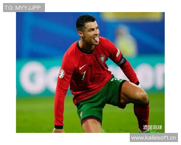 C罗单刀挑射被扑裁判判越位引发争议球迷热议比赛判罚