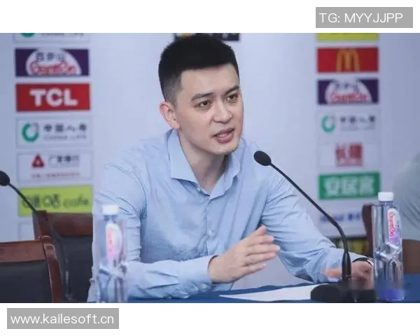 杨鸣被驱逐引发媒体热议其高昂斗志与潜在惩罚成焦点 杨鸣被驱逐引发媒体热议其高昂斗志与潜在惩罚成焦点