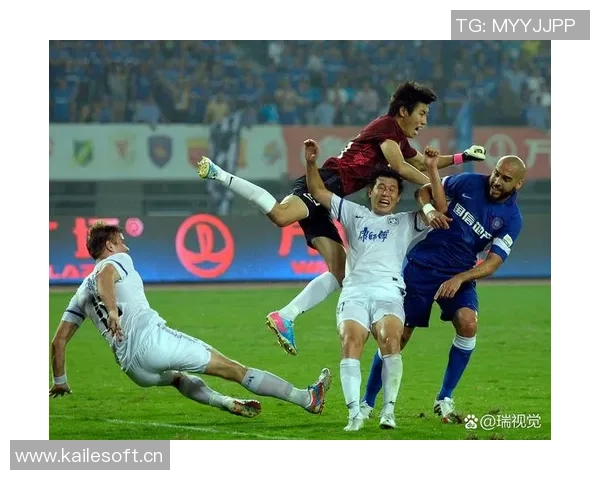 德比之夜激情四溢球迷热情高涨赛场对决引发热议 德比之夜激情四溢球迷热情高涨赛场对决引发热议