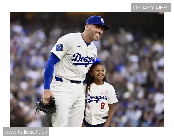 瓦妮莎携女儿观赛道奇不敌对手MLB世界大赛G4令人惋惜 瓦妮莎携女儿观赛道奇不敌对手MLB世界大赛G4令人惋惜