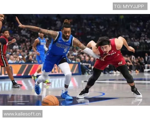 老队友默契配合濃眉果断分球助拉塞尔轻松命中三分