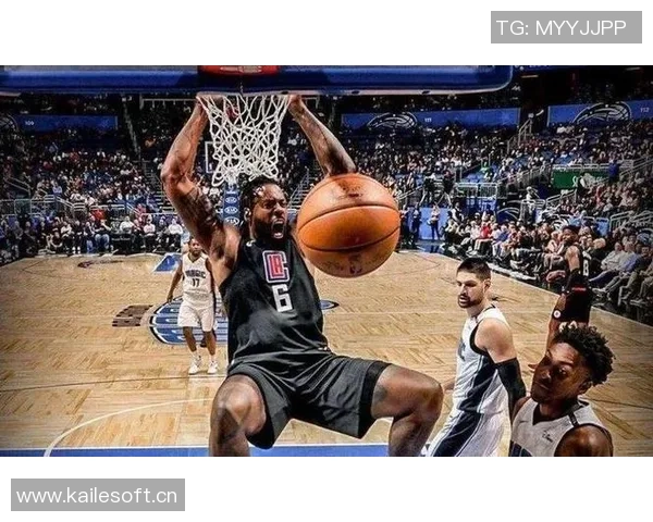 小乔丹内线强势补篮得手并成功加罚展现绝佳状态 小乔丹内线强势补篮得手并成功加罚展现绝佳状态